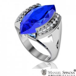 anillo con topacio azul en talla marquise
