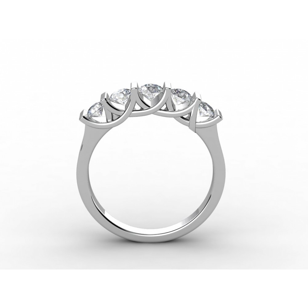 Обручальное кольцо наполовину декорированное бриллиантами в воздушной закрепке