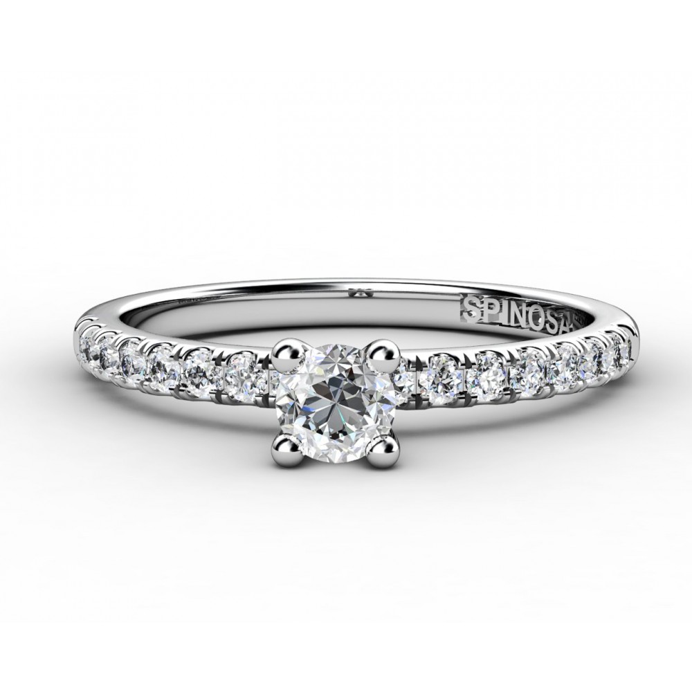 Помолвочное кольцо с бриллиантом в центре и по бокам