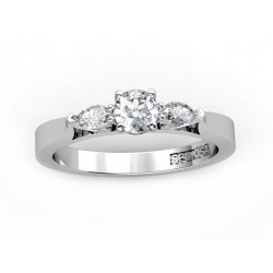 engagement ring ¨trilogi¨ with 3 diamonds