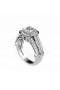 anillo de compromiso con un diamante en talla princesa y oro blanco 18k