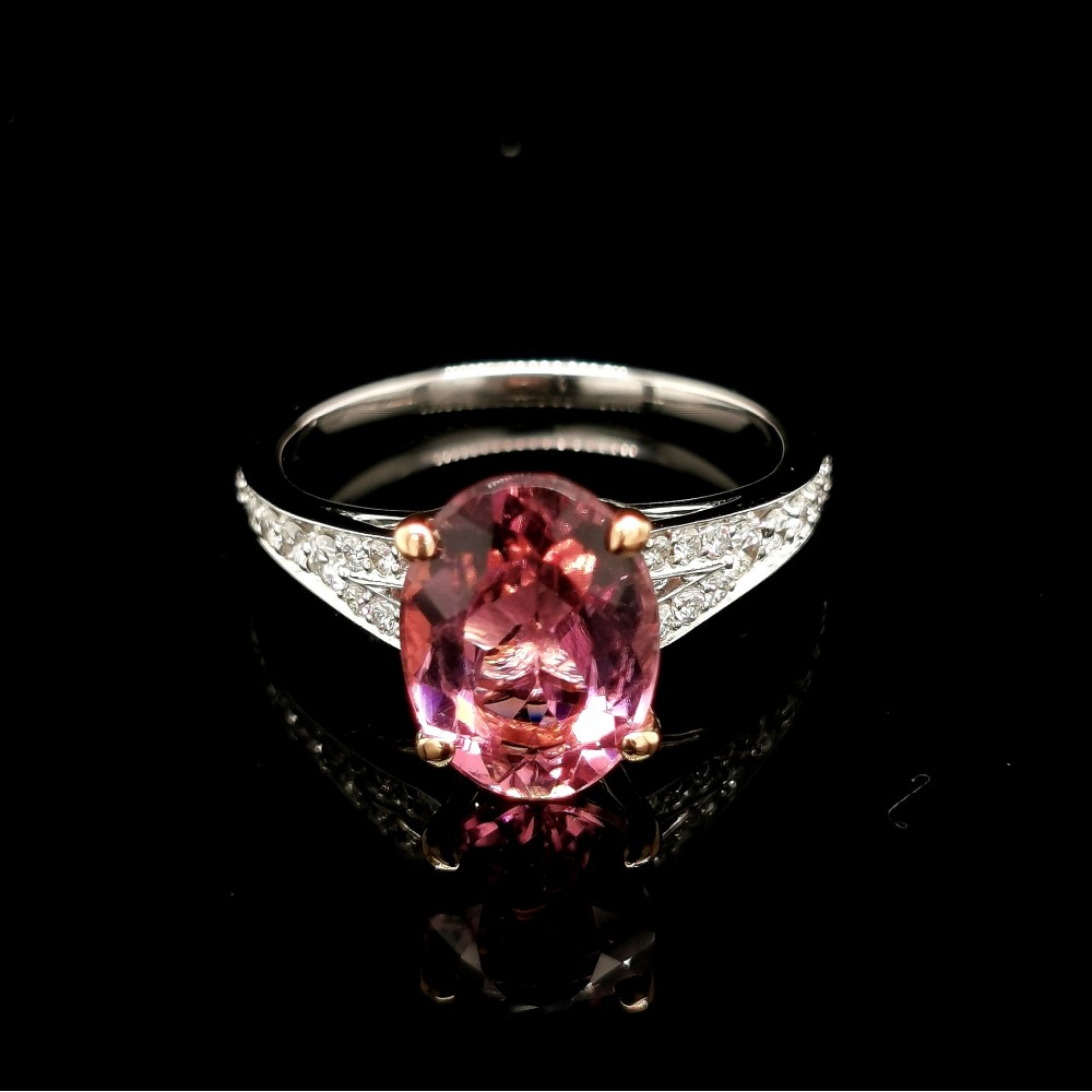 SOLITAIRE RING WITH PINK TOURMALINE