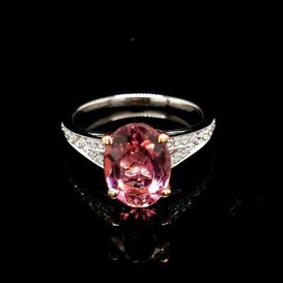 SOLITAIRE RING WITH PINK TOURMALINE