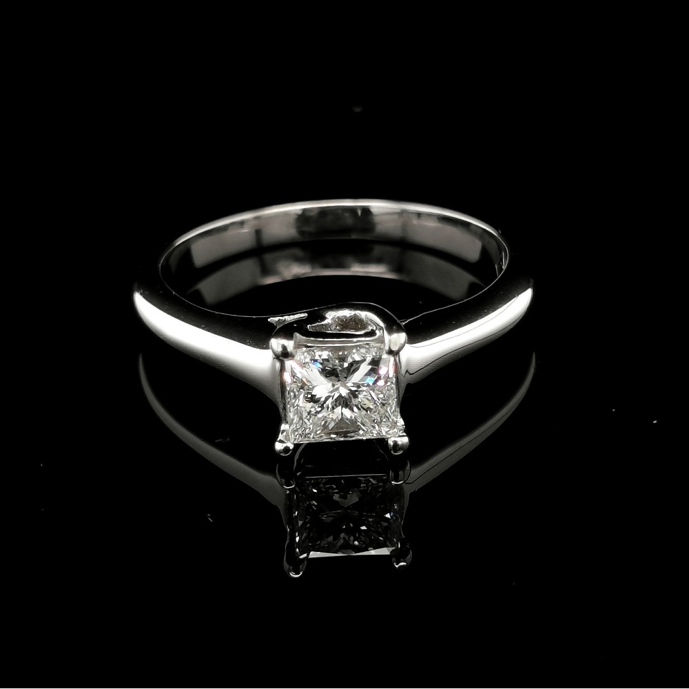ENGAGEMENT RING WITH PRINCESS CUT DIAMOND