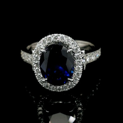 EXCEPTIONAL BLUE SAPPHIRE RING WITH DIAMONDS