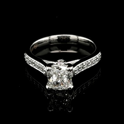 ENGAGEMENT RING WITH 1.02 CT. CENTRAL CUSHION DIAMOND