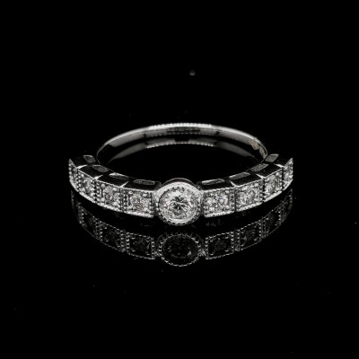 ENGAGEMENT RING WITH 0.14 CT. CENTRAL DIAMOND