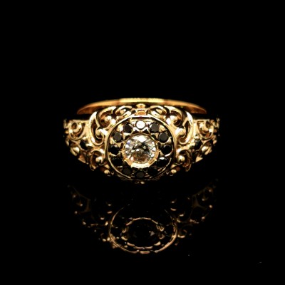 YELLOW GOLD MENS RING WITH DIAMONDS