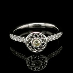 FANCY CENTRAL DIAMOND RING WITH ACCENTS