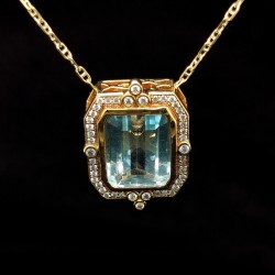 YELLOW GOLD PENDANT WITH TOPAZ AND DIAMONDS