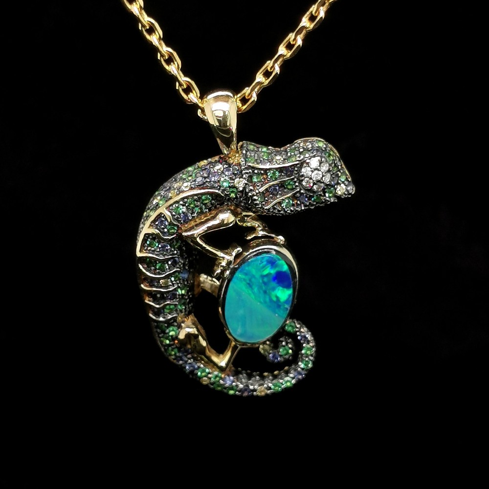 CHAMELEON GOLD PENDANT WITH OPAL AND DIAMONDS