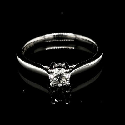ENGAGEMENT RING WITH 0.25 CT. CENTRAL DIAMOND
