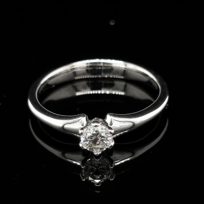 WHITE GOLD ENGAGEMENT RING WITH 0.28 CT. CENTRAL DIAMOND