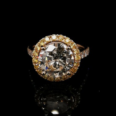 3,95 CT.DIAMOND RING WITH FANCY YELLOW HALO