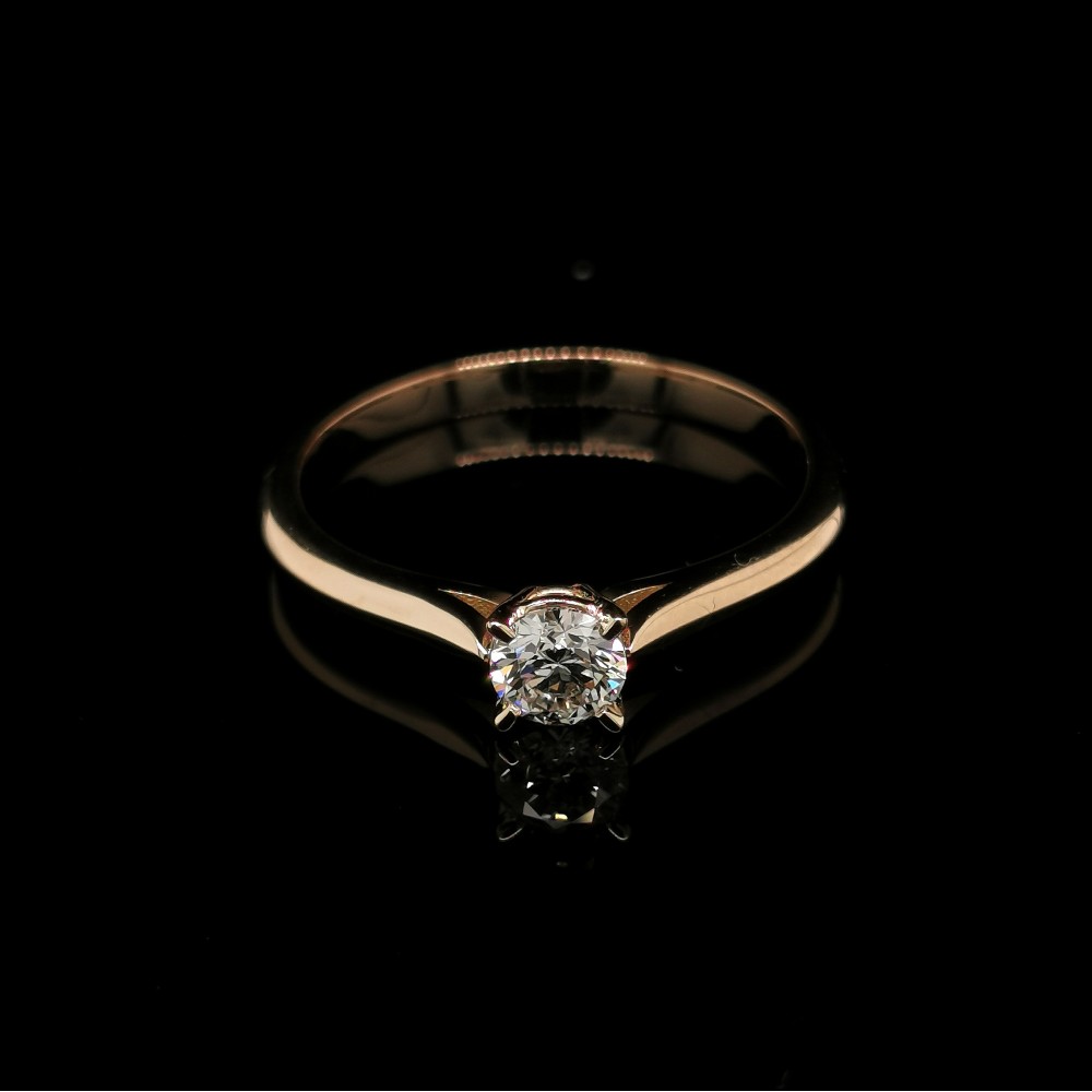 ENGAGEMENT RING WITH 0.31 CT. CENTRAL DIAMOND
