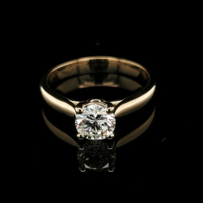 ENGAGEMENT RING WITH CENTRAL DIAMOND 1,01 CT.