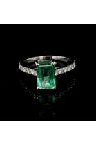 EMERALD RING WITH DIAMONDS