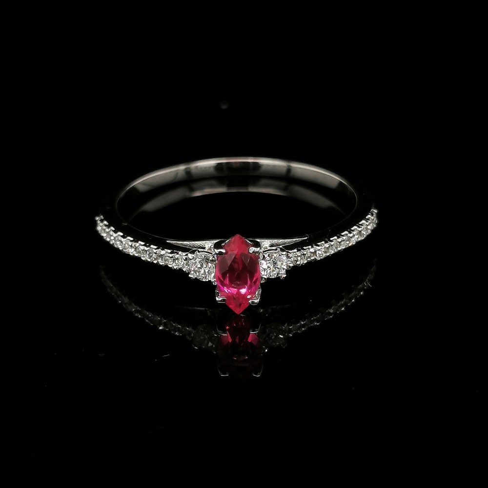 RING WITH RUBY GEMSTONE AND DIAMONDS