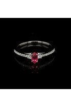 RING WITH RUBY GEMSTONE AND DIAMONDS