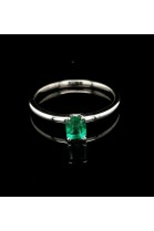 SOLITAIRE RING WITH EMERALD GEMSTONE