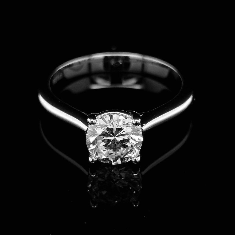 ENGAGEMENT RING WITH 1.02 CT. CENTRAL DIAMOND
