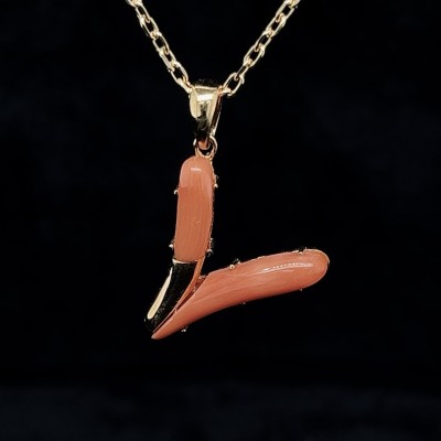 YELLOW GOLD PENDANT WITH CORAL