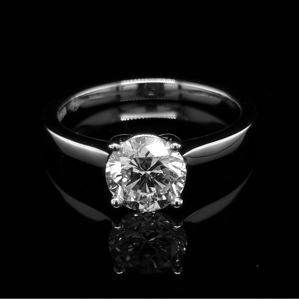 ENGAGEMENT RING WITH 1.36 CT. CENTRAL DIAMOND