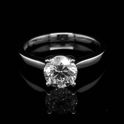 ENGAGEMENT RING WITH 1.36 CT. CENTRAL DIAMOND