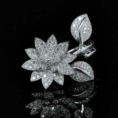 FLOWER DESIGN RING WITH DIAMONDS