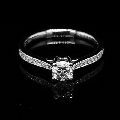0.42 CT. CENTRAL DIAMOND ENGAGEMENT RING WITH ACCENTS