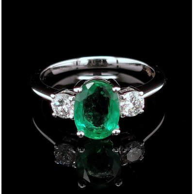 EMERALD ENGAGEMENT RING WITH 2 DIAMONDS