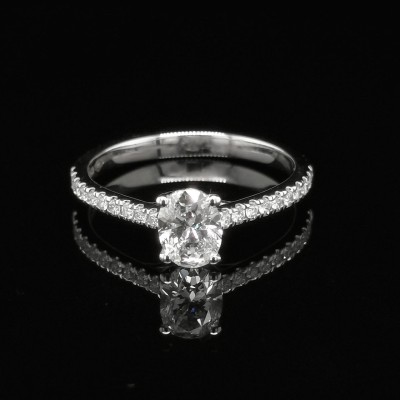 ENGAGEMENT RING WITH 0.71 CT. CENTRAL DIAMOND