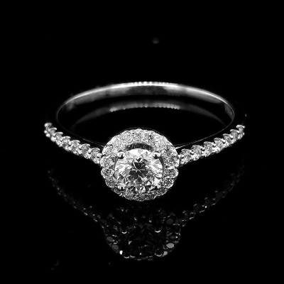 ENGAGEMENT RING WITH 0.24 CT. CENTRAL DIAMOND