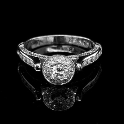 0.23 CT. CENTRAL DIAMOND ENGAGEMENT RING WITH ACCENTS