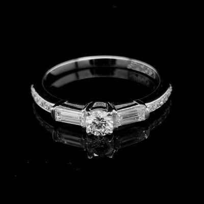 TRILOGY RING WITH 0.26 CT.CENTRAL DIAMOND AND BAGUETTE DIAMONDS