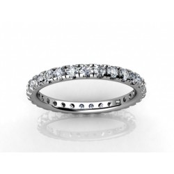 Обручальное кольцо полностью в бриллиантах